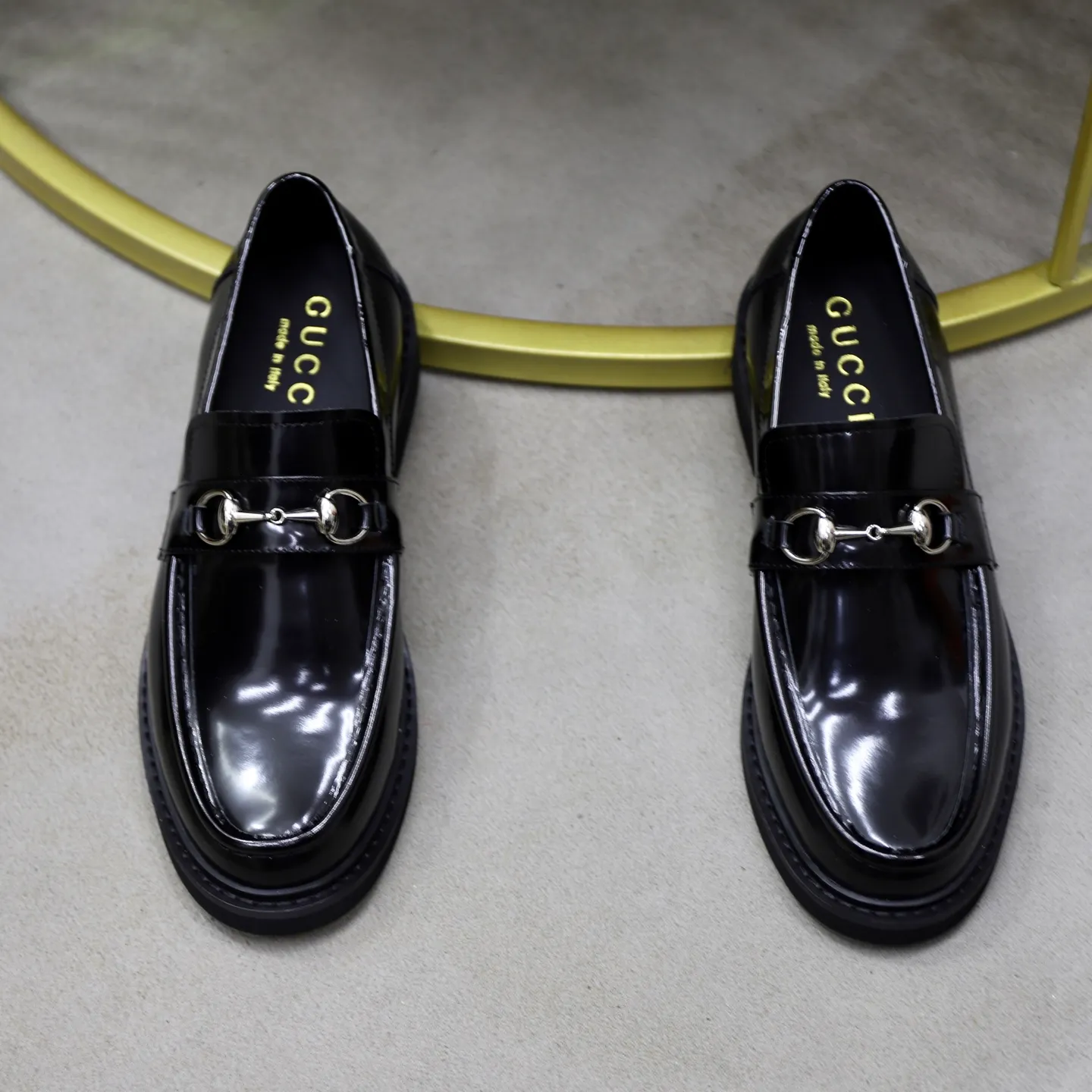 Ex-factory price: 540💰🙅‍♂️🙅‍♂️🙅‍♂️ Brand: GUCCI Standard code: Men's code 38-44 (45 can be customized) Grade: Same style as the official website Original order quality Material: Original cowhide surface Comfortable cowhide lining Original outsole Style category: Men's fashionable casual leather shoes Distinguished big-name luxury elements Top luxury Color: actual picture color